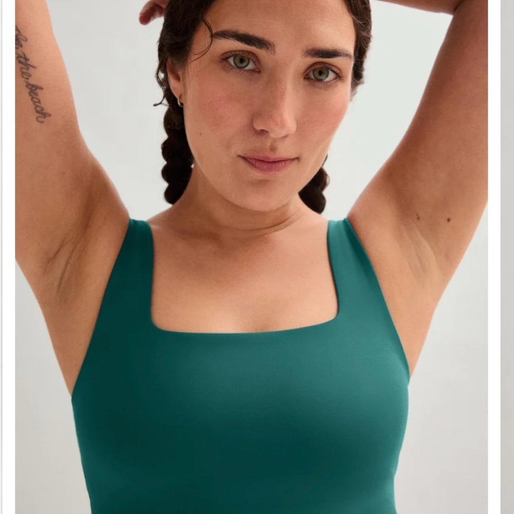 Girlfriend Collective Tommy Cropped Bra
*limited edition sold out colour*